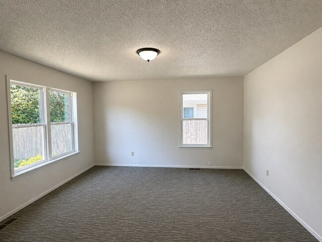 Foto del edificio - 1838 N Hillcrest Ave