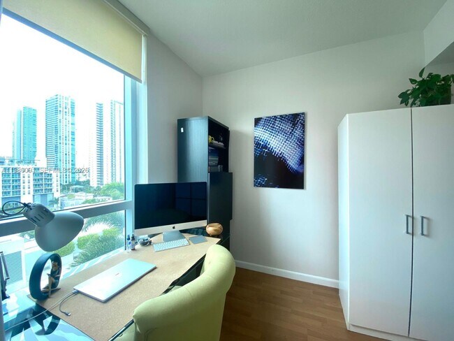 Foto del edificio - 333 NE 24th St