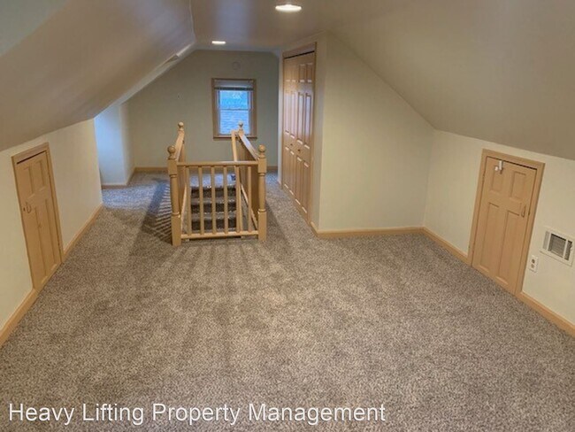 Building Photo - 3 br, 1 bath House - 901 Parkway Drive
