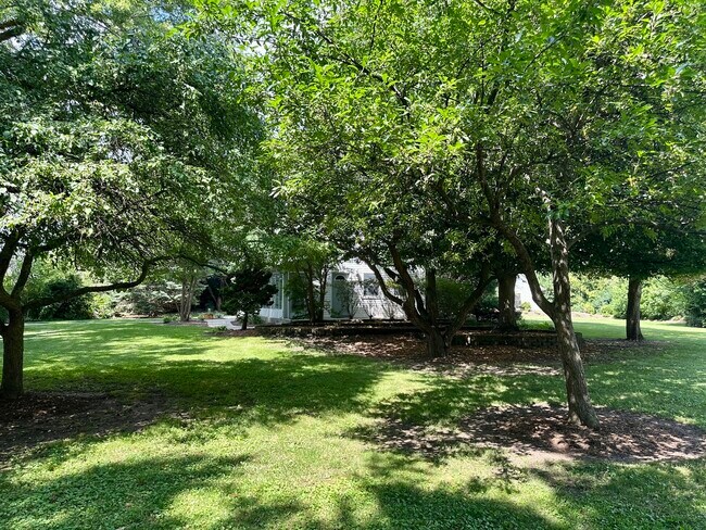 Foto del edificio - 17N750 Galligan Rd