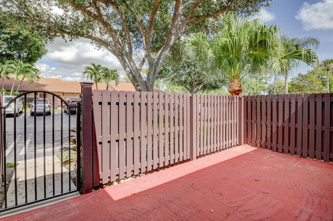 Building Photo - 604 Sea Pine Way