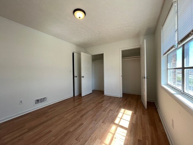 Building Photo - 389 Mimosa Dr