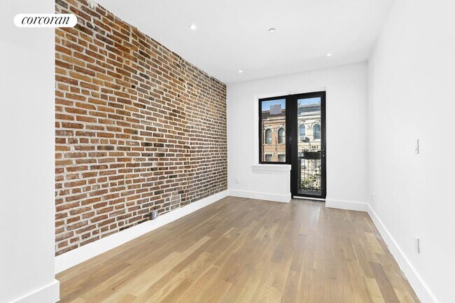 Building Photo - 310 Menahan St