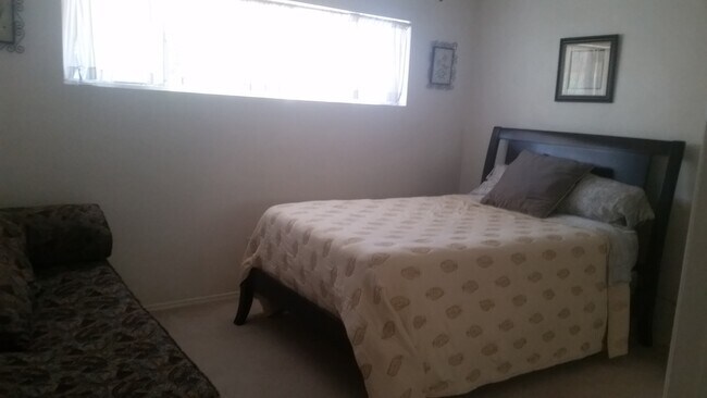 Building Photo - 4749 Hamilton St