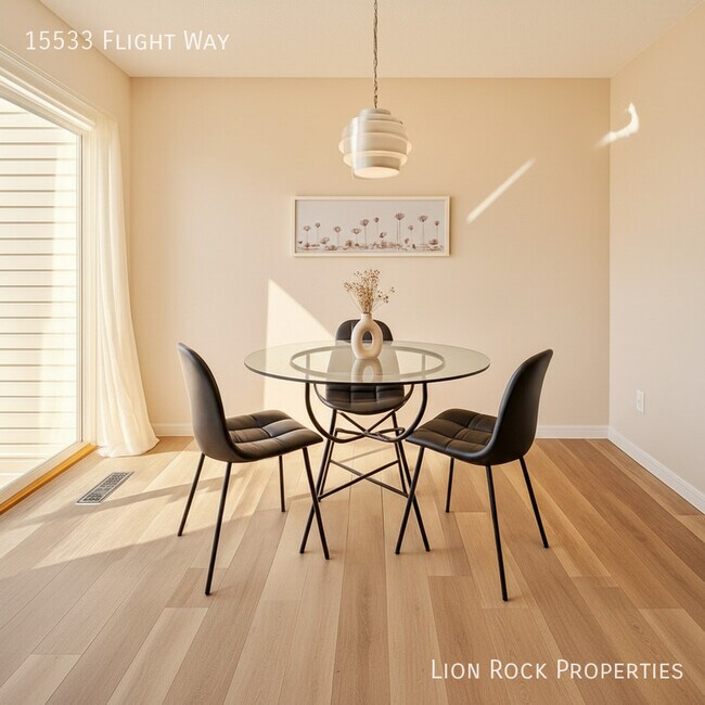 Foto del edificio - 15533 Flight Way