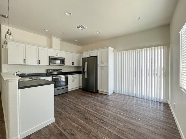 Building Photo - 29 Palms Home with Solar