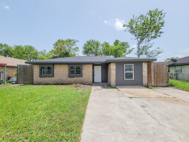 REMODELED 4 BEDROOM 2 BATH LEASE HOME IN H... - REMODELED 4 BEDROOM 2 BATH LEASE HOME IN H...
