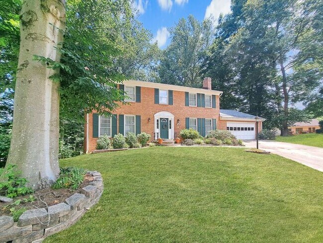 Building Photo - Incredible Mid Century Modern Brick Home 4...