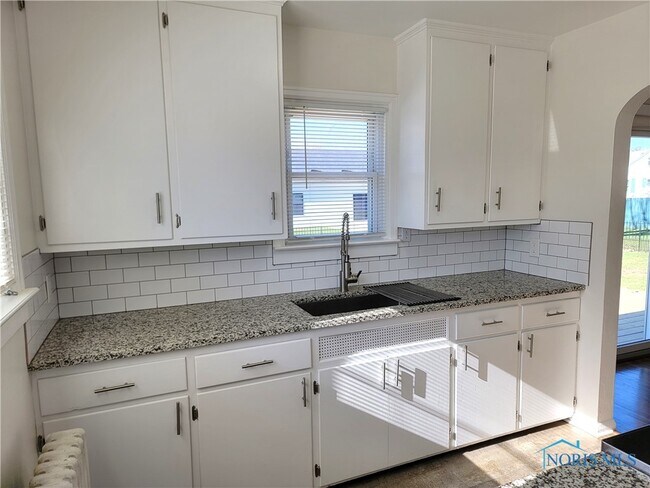 Building Photo - 6610 Merritt St