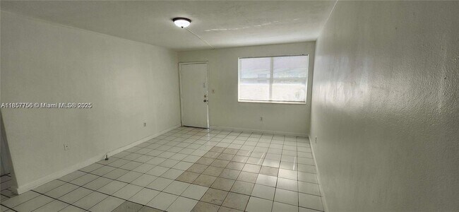 Foto del edificio - 111 NW 152nd St
