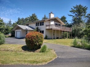 Building Photo - 528 Puffin Ave NE