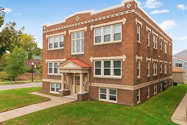 Building Photo - 3711 Columbus Ave
