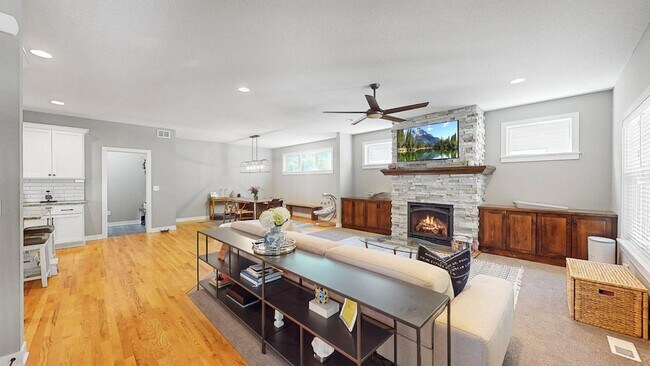 Foto del edificio - 3912 Quail Ave N