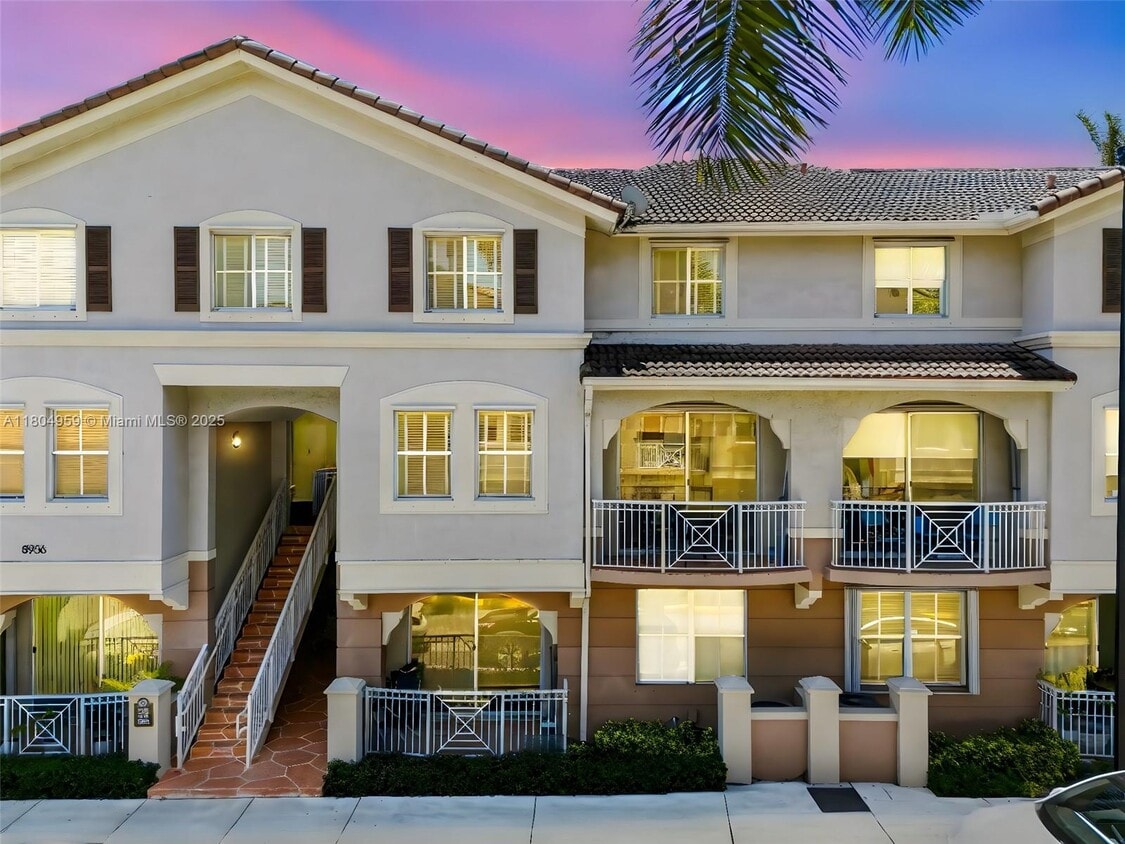 Foto principal - 8936 W Flagler St