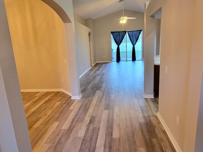 Foto del edificio - 6933 Waterbrook Ct