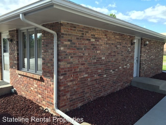 Foto del edificio - 1 br, 1 bath Apartment - 5509 Midvale Dr #3
