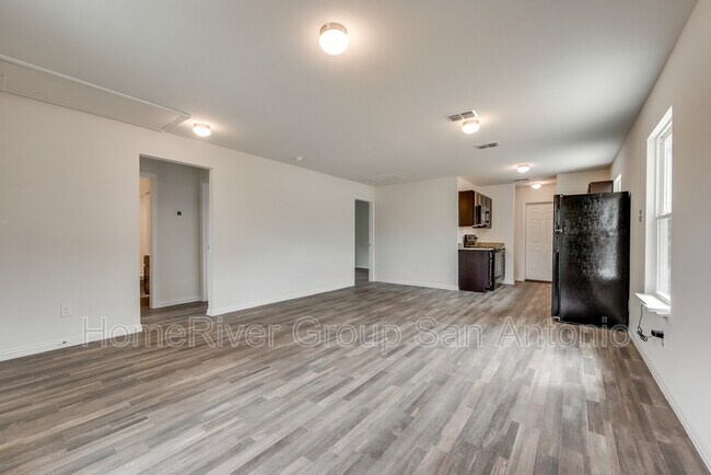 Foto del edificio - 543 Dorie St