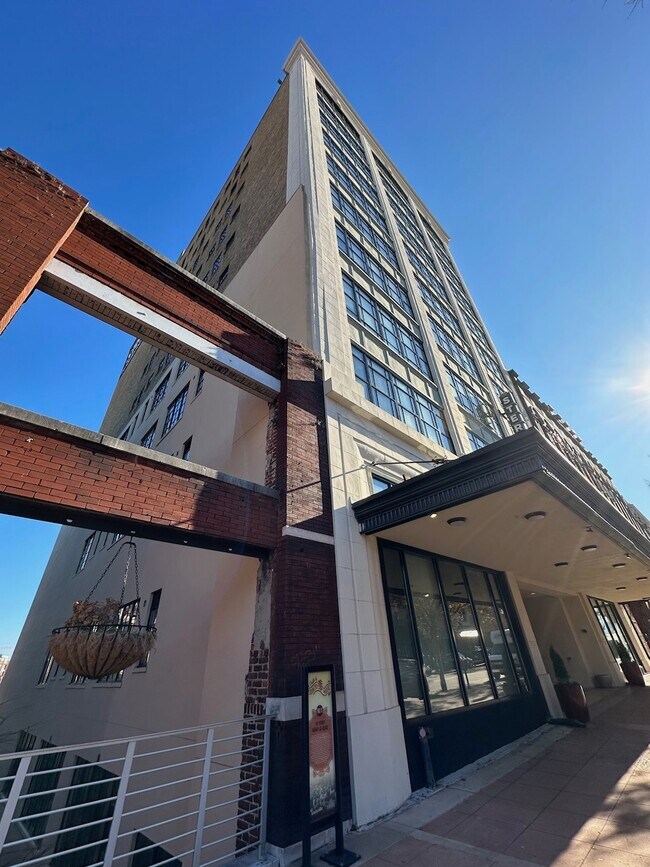 Building Photo - 116 S Gay St