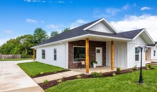 Building Photo - 923 N Blake Ave