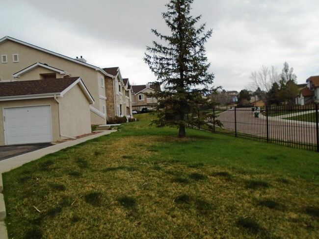 Foto del edificio - Condo, near Ft Carson, completely remodeled