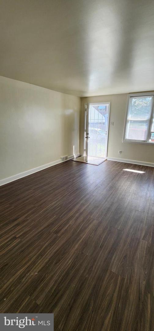 Foto del edificio - 408 W 21st St