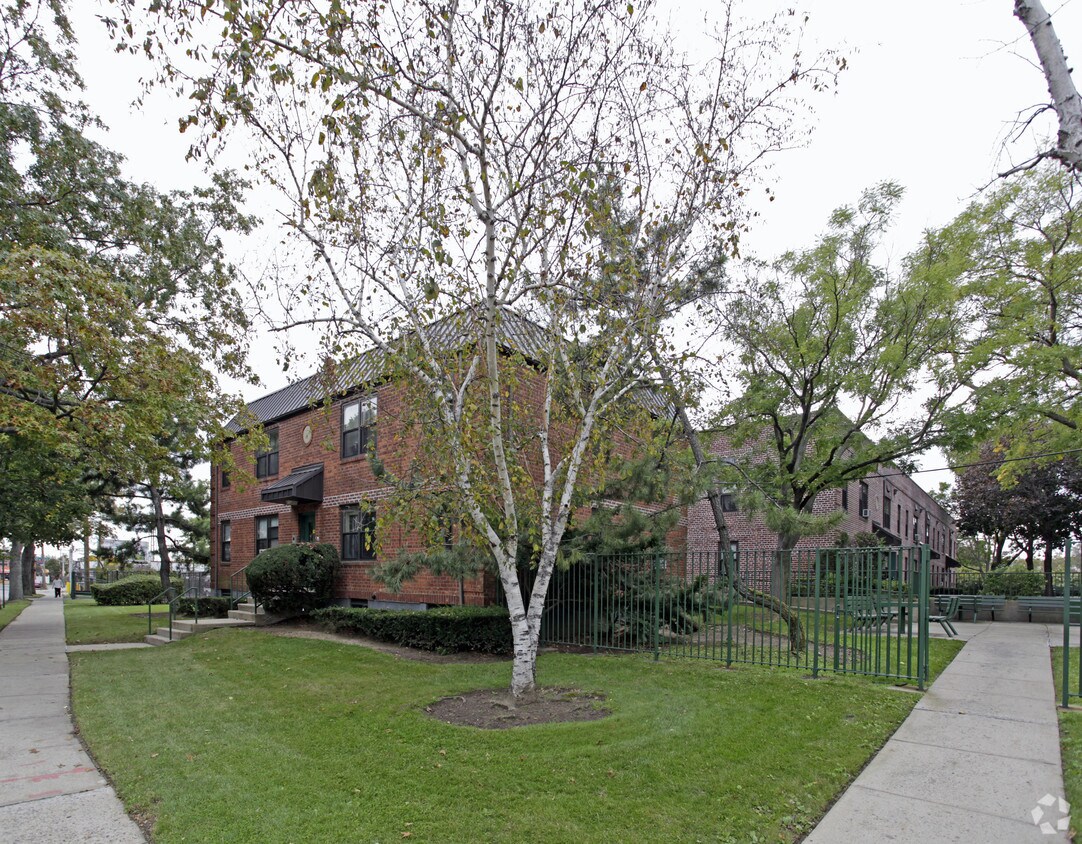 121-16 - 121-46 Farmers Blvd - 121-16-121-46 Farmers Blvd