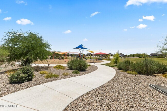 Foto del edificio - 12219 E Wallflower Ln