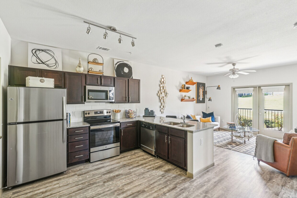 Foto principal - Enclave Falcon Pointe