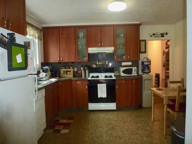 Cocina - 243 Maple Ave