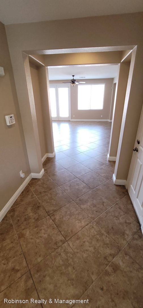Foto del edificio - 3 br, 2 bath House - 7590 Rockhampton Ave.