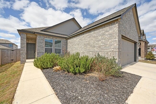 Building Photo - 217 Summit Dr