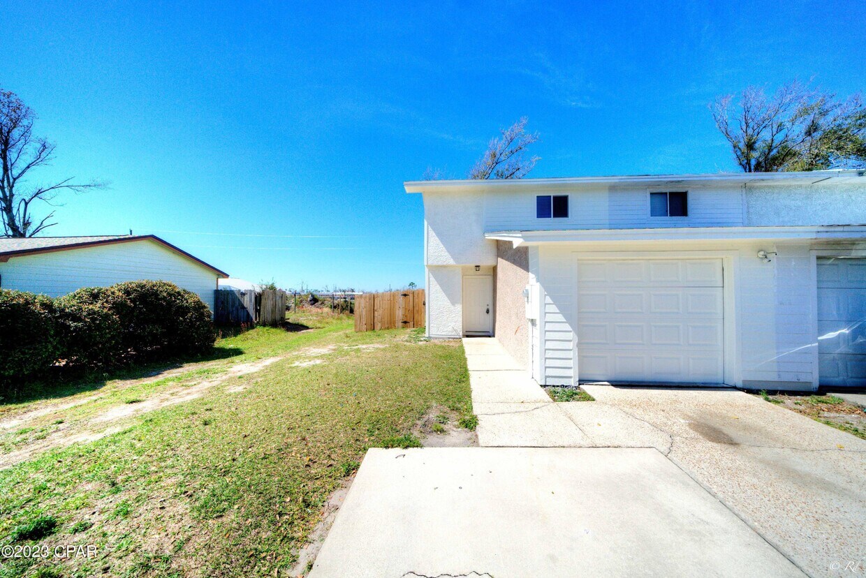 1910 Pattho Ln Unit B101, Lynn Haven, FL 32444 Room for Rent in Lynn