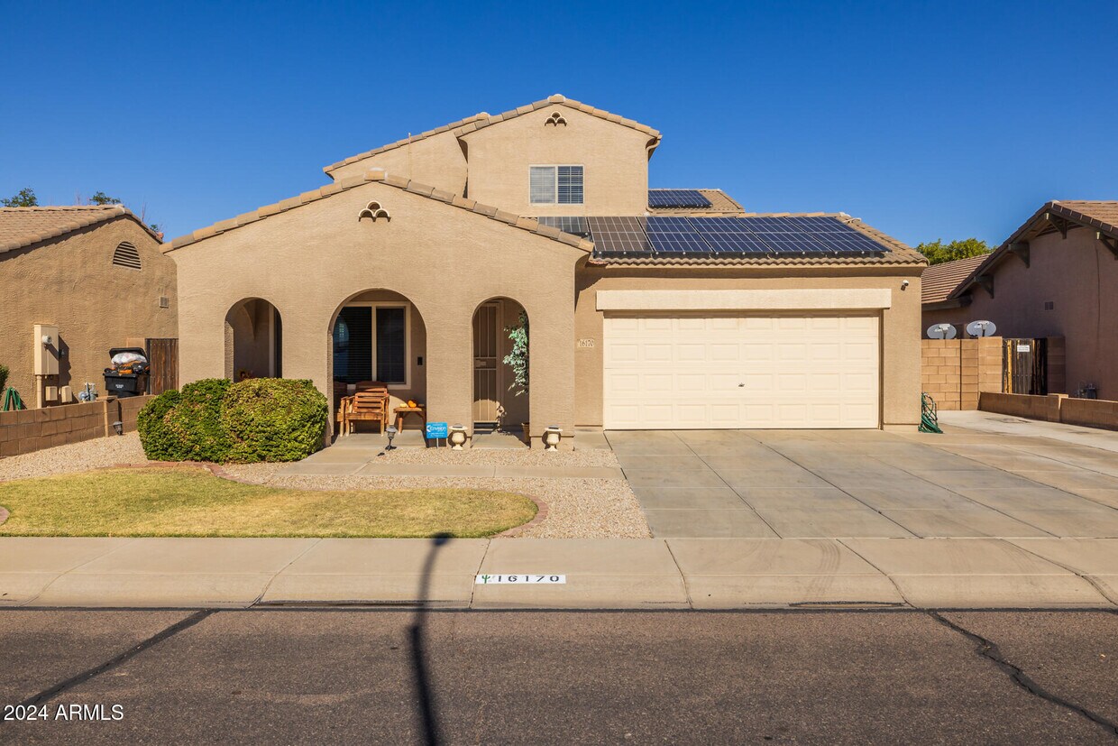 Foto principal - 16170 W Port Royale Ln
