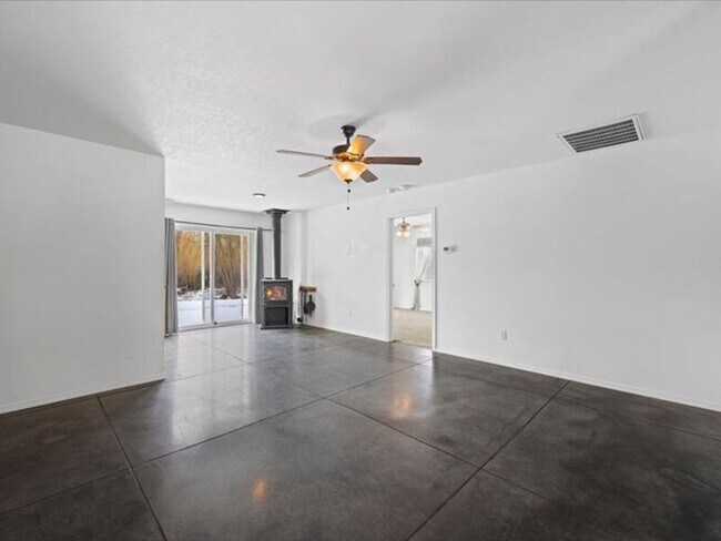Building Photo - 44304 N Thunder Rd