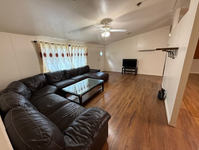 Building Photo - MOVE IN READY 4 Bed 2 Bath on 1 ACRE