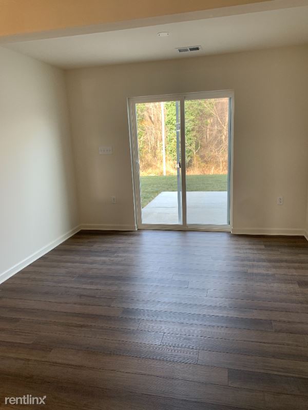 Building Photo - 3 br, 2.5 bath Townhome - 650 Thumper Dr