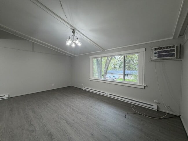 Building Photo - 610 28th Ave N