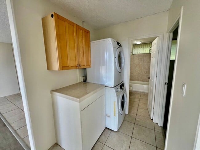 Building Photo - 95-2057 Waikalani Pl #406