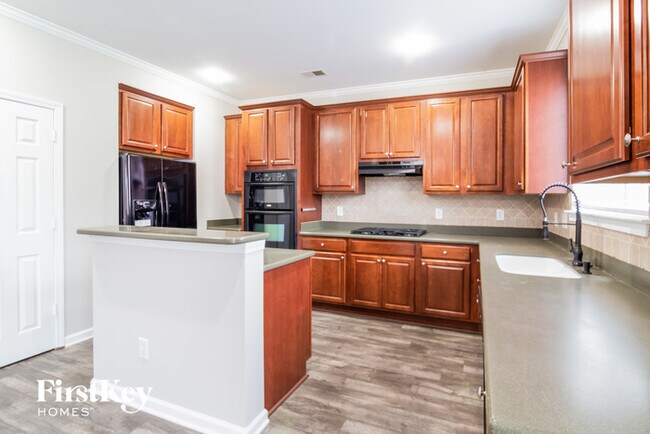 Foto del edificio - 205 Commencement Blvd