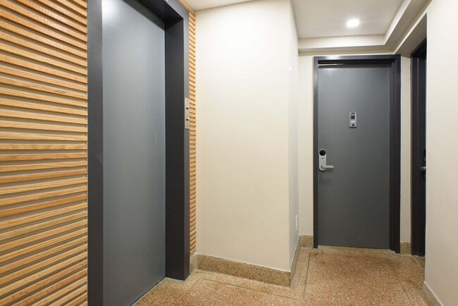 Foto del edificio - 244 E 75th St