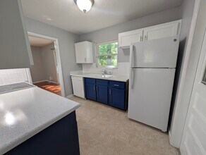 Building Photo - 1820 Medart Dr