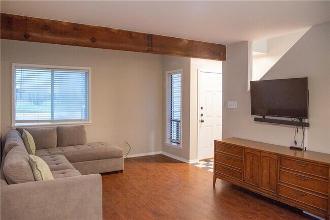 Foto del edificio - 1328 Airline Dr