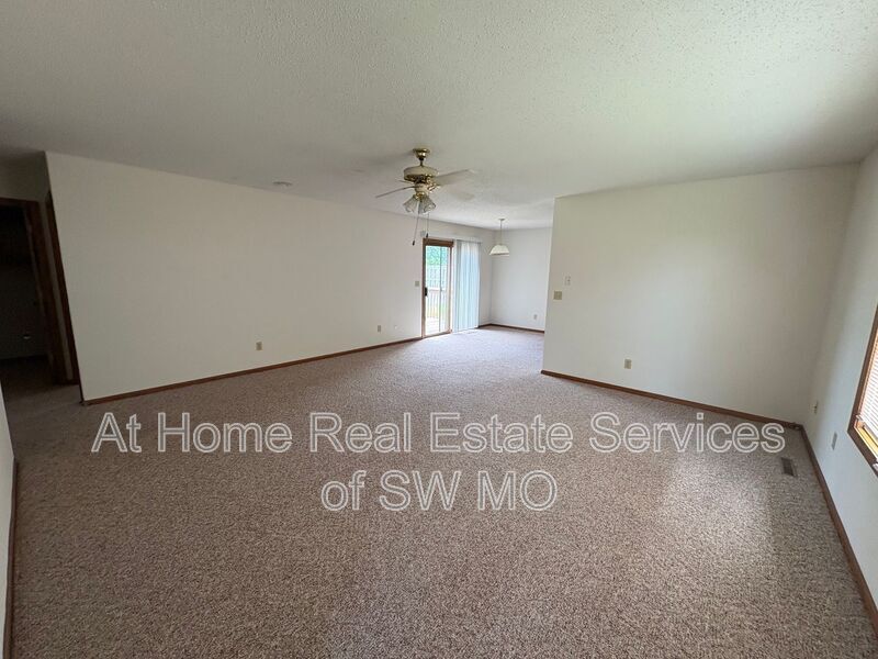Primary Photo - 4134 S Weller Ave