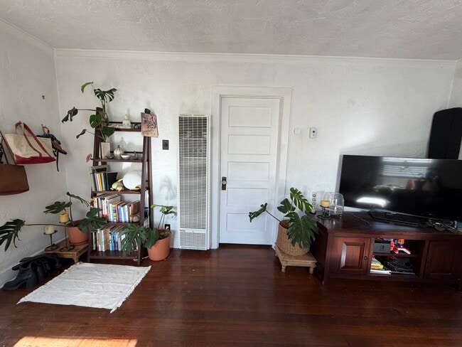 Building Photo - 104 N Guadalupe Ave