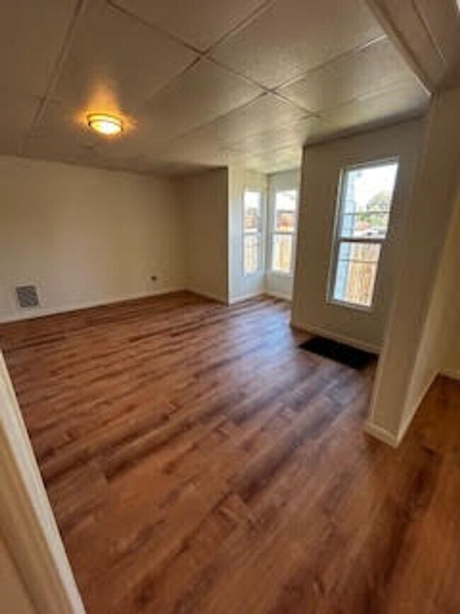 Building Photo - Super Clean 3 Bedroom home!