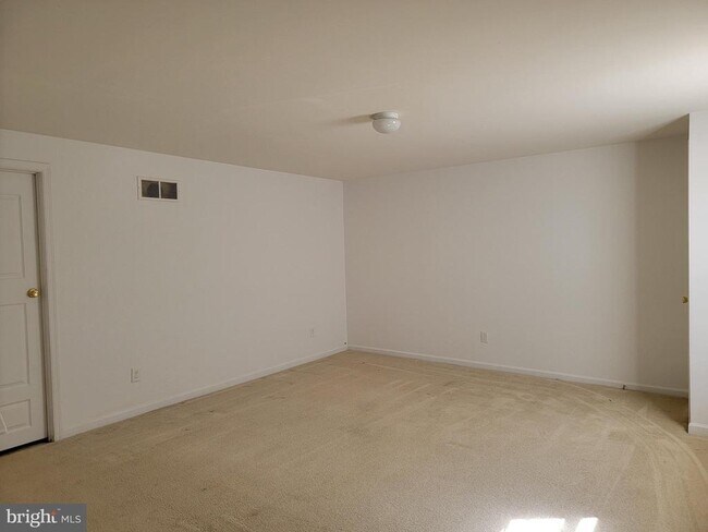 Building Photo - 407 Champs Ln