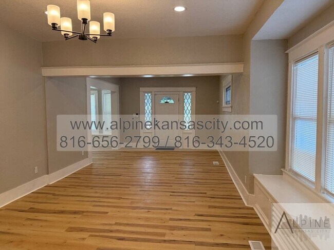 Foto del edificio - Updated Midtown Home Available