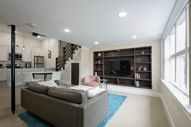 Foto del edificio - 717 F St NE