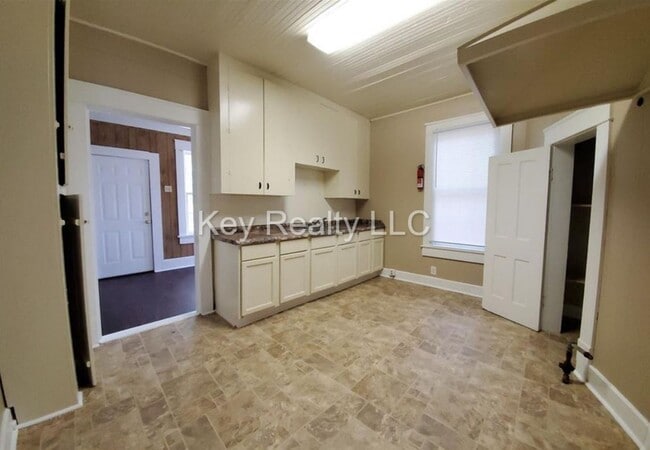 Building Photo - ****201 North 16th street - Alexandria MOV...