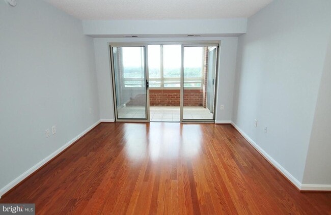 Building Photo - 2151 Jamieson Ave